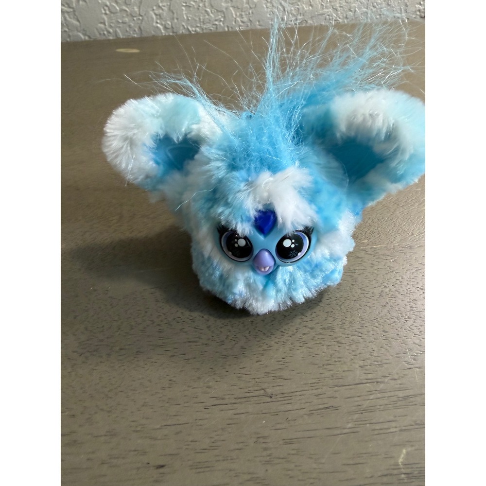 Hasbro Furby Furblets Ray-V Blue Tie Dye Mini Electronic Plush Keychain 2023